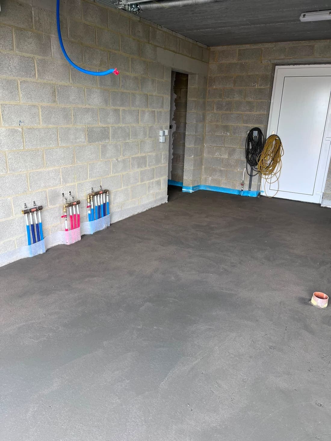 Projection de mousse polyuréthane pour chape isolante — chantier ISOMEL / CEL
